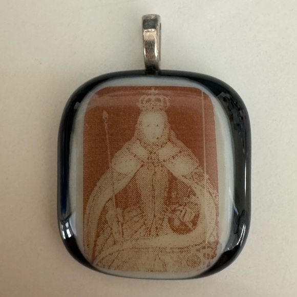 Queen Elizabeth Pendant by Fabulous Disaster - Picture 1 of 4